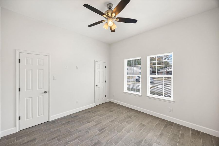 Spacious, unfurnished interior of a new home in , Houston (Image 10).