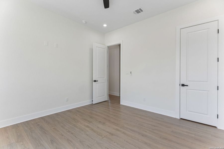 Spacious, unfurnished interior of a new home in , Canyon Lake (Image 17).