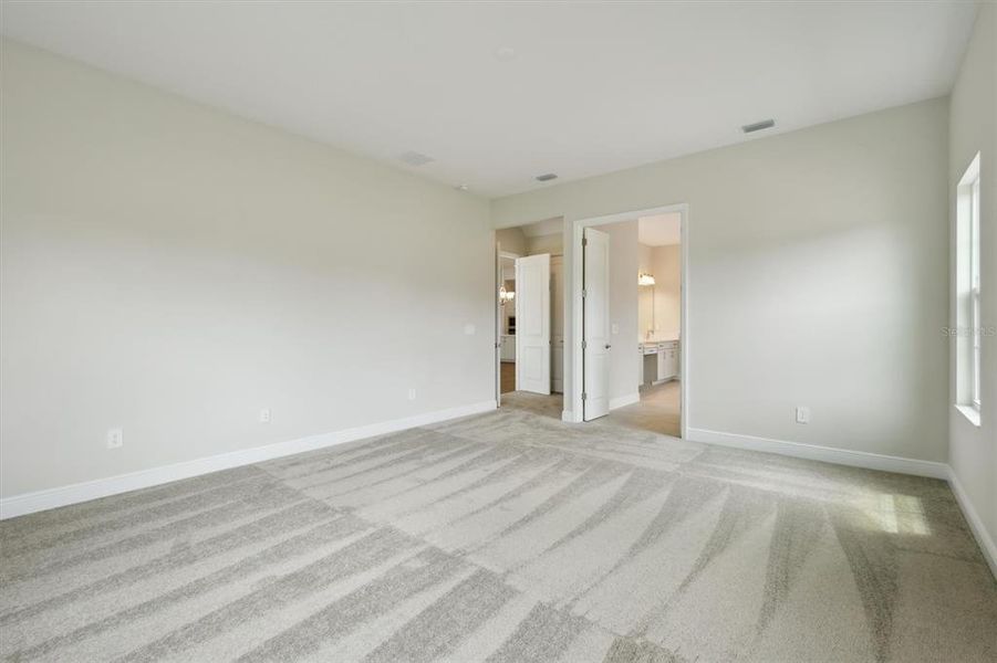 Spacious, unfurnished interior of a new home in Crestwood Estates, Valrico (Image 24).