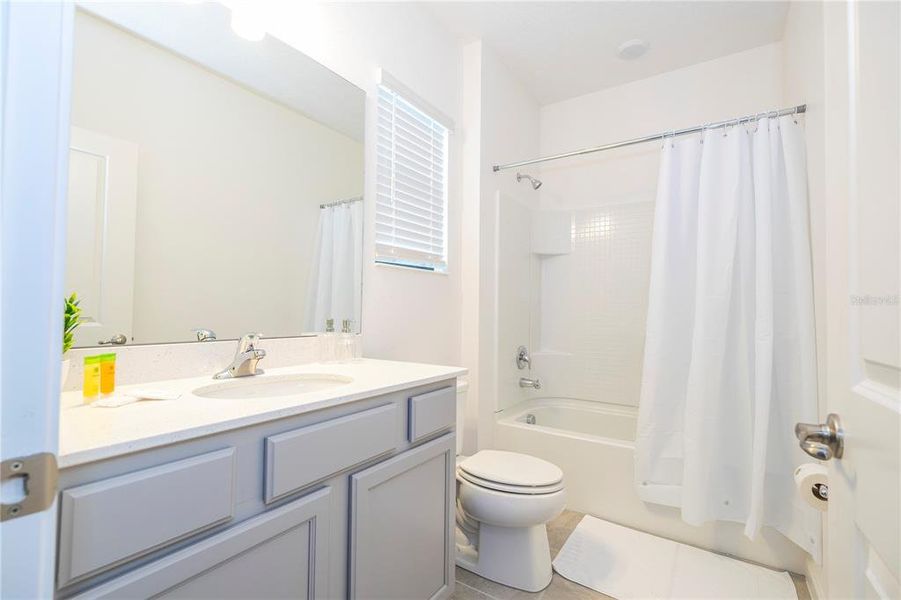 Furnished interior view inside a new home in , Orlando (Image 41).