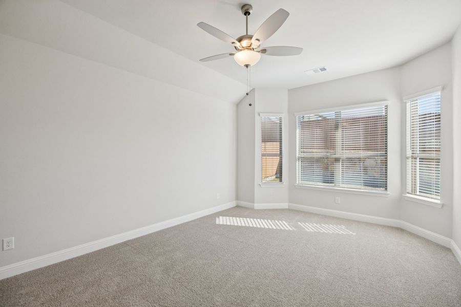 Spacious, unfurnished interior of a new home in Heartland, Heartland (Image 28).