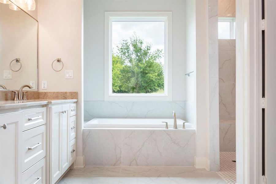 Primary 
Suite Bathroom