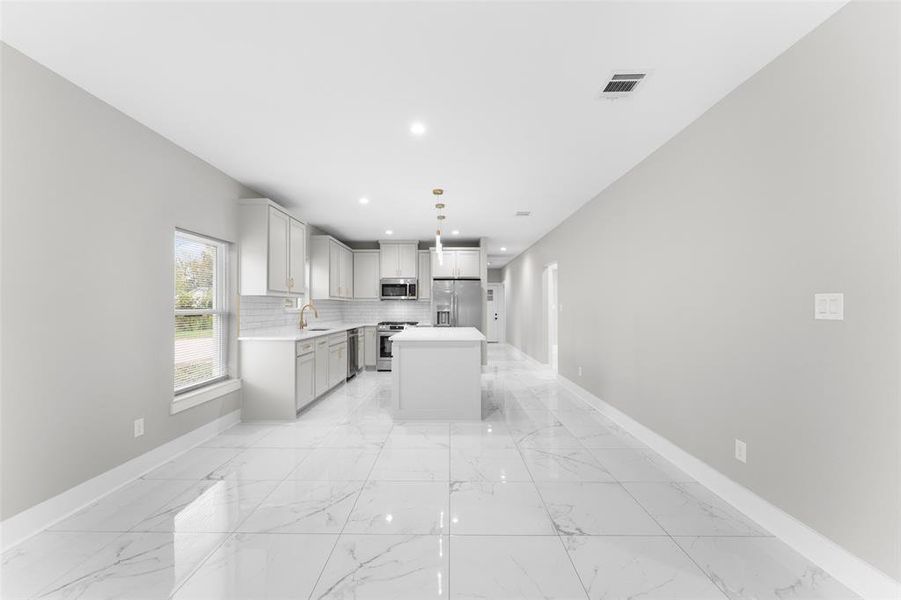 Spacious, unfurnished interior of a new home in , Dallas (Image 17).