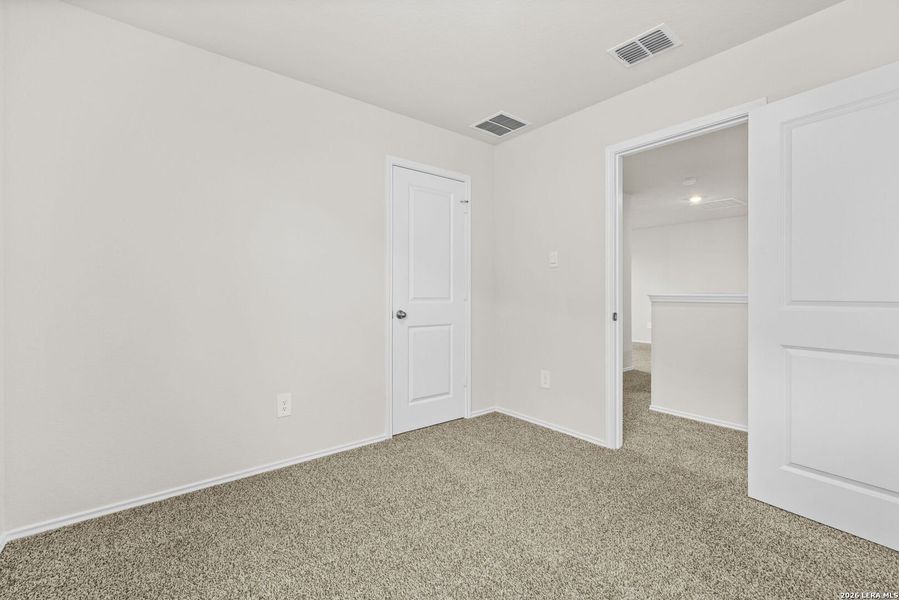 Spacious, unfurnished interior of a new home in Spring Valley, New Braunfels (Image 12).