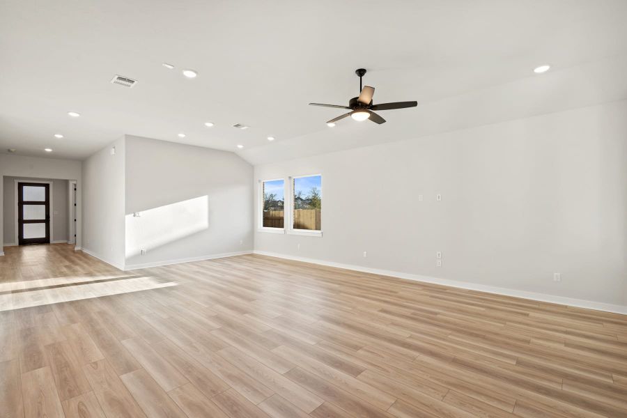 Spacious, unfurnished interior of a new home in Lariat, Liberty Hill (Image 21).