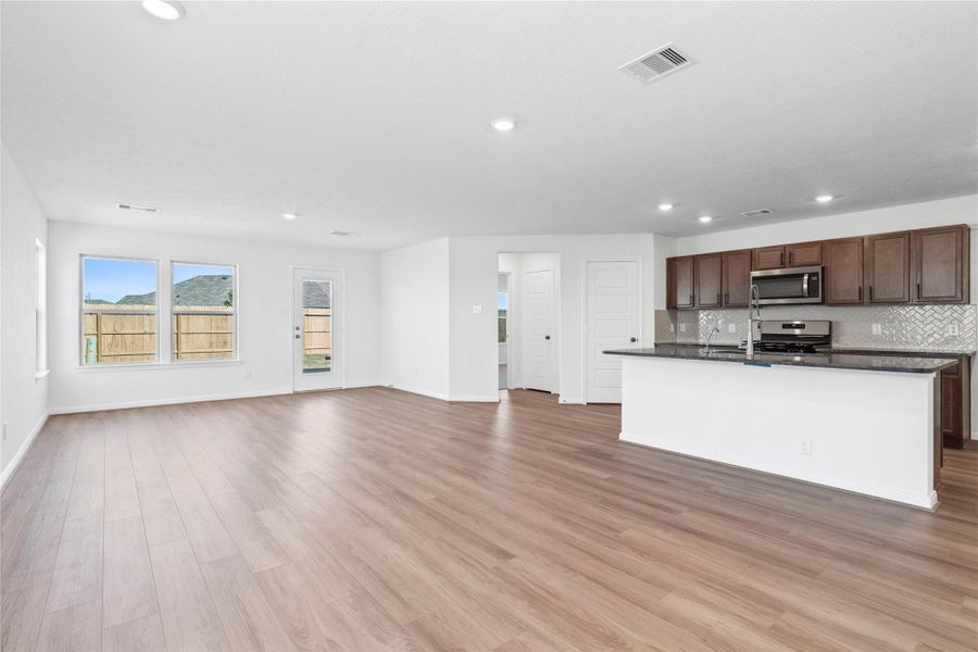 Spacious, unfurnished interior of a new home in Olympia Falls, Fresno (Image 22). Spacious, unfurnished interior of a new home in Olympia Falls, Fresno (Image 22).