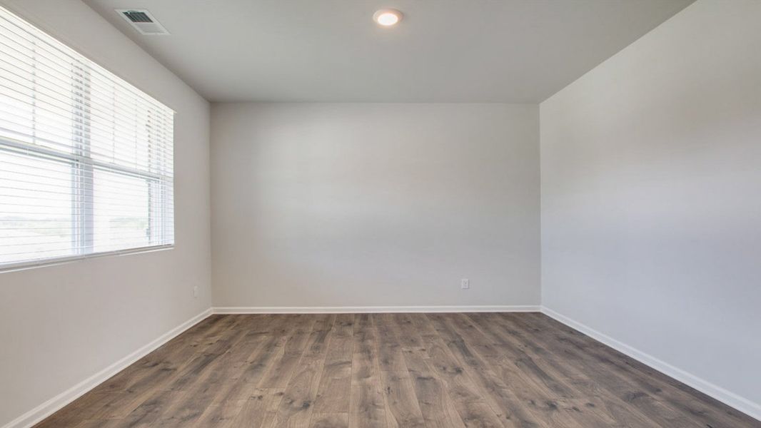 Spacious, unfurnished interior of a new home in Woodbridge Glen Single Family, Lebanon (Image 15).