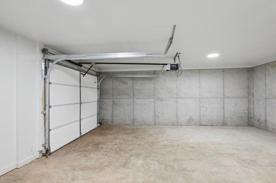 Spacious, unfurnished interior of a new home in , Atlanta (Image 30).