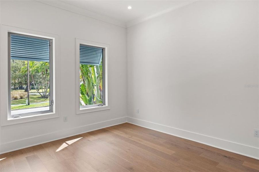 Spacious, unfurnished interior of a new home in , Tampa (Image 26).