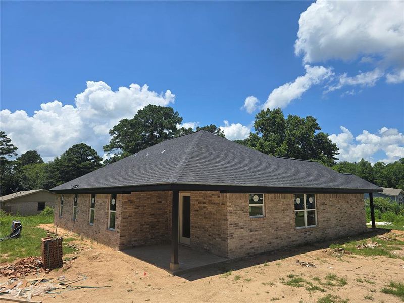 Exterior details and patio area of a home in , Daingerfield (Image 4).
