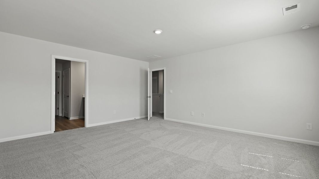 Spacious, unfurnished interior of a new home in Carolina Groves, Moncks Corner (Image 23).