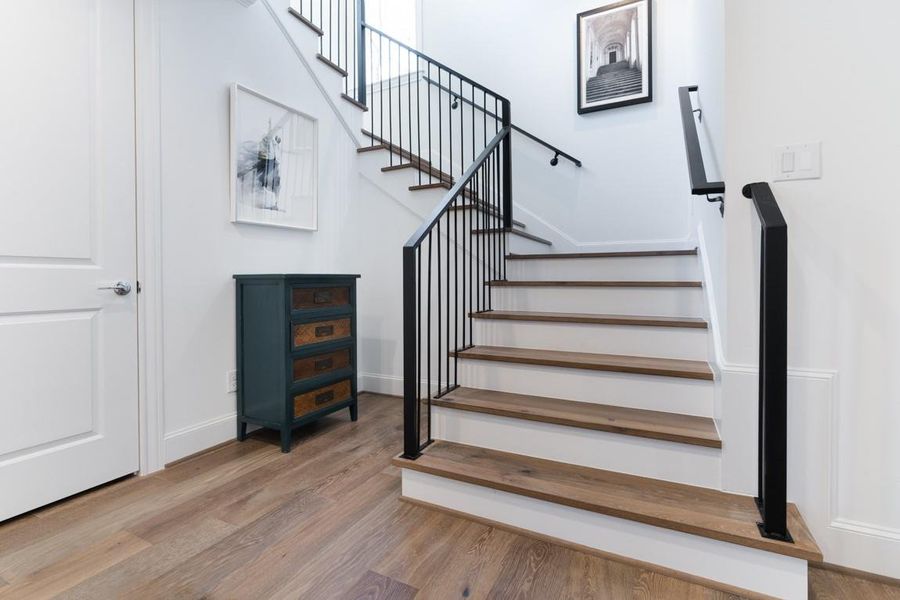 Windows all the way up this open staircase. Clean and distinguished design. Windows all the way up this open staircase. Clean and distinguished design.