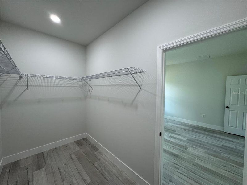 Spacious, unfurnished interior of a new home in , Citrus Springs (Image 13).