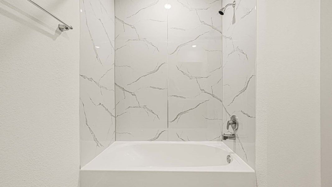 Representative interior finishes for a home built from the Denton by D.R. Horton in Holly Ridge, Rosenberg (Image 12).