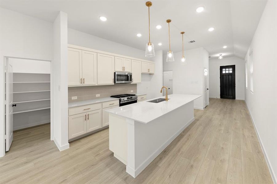 05. 5925 Laurel Lake - Kitchen (2)