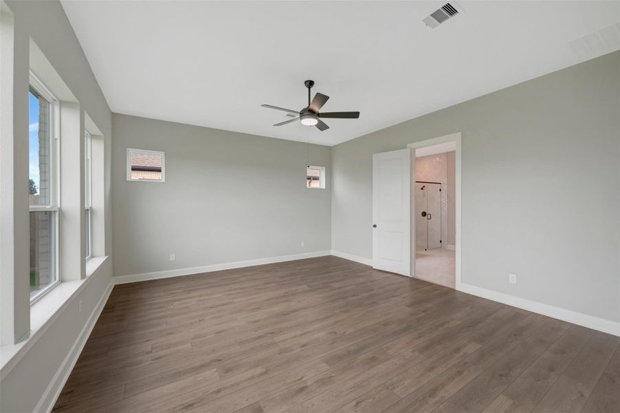 Spacious, unfurnished interior of a new home in Jordan Ranch - Premier Collection, Fulshear (Image 23).