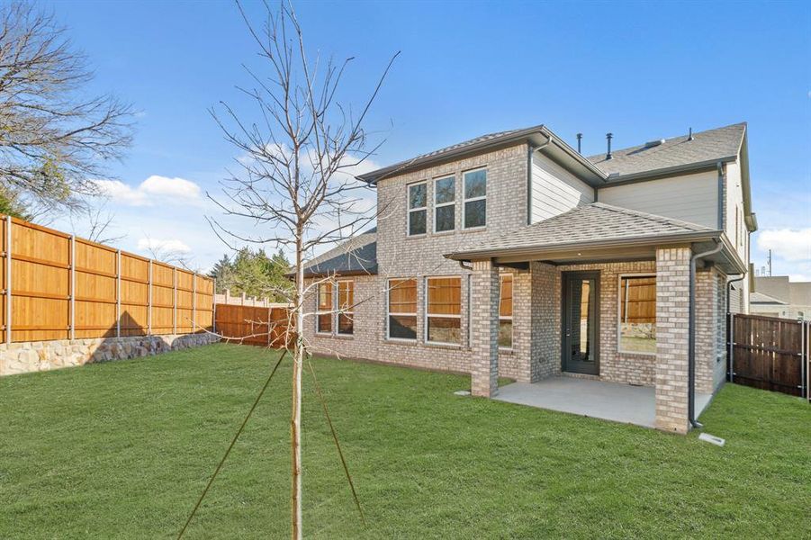 Exterior details and patio area of a home in , Garland (Image 3).