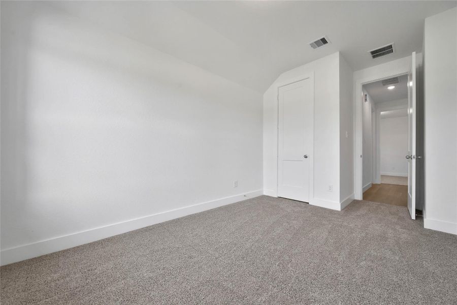 Spacious, unfurnished interior of a new home in , Rosharon (Image 23).
