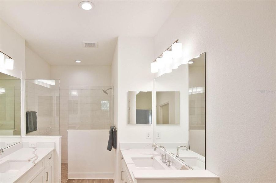 Furnished interior view inside a new home in , Englewood (Image 39).