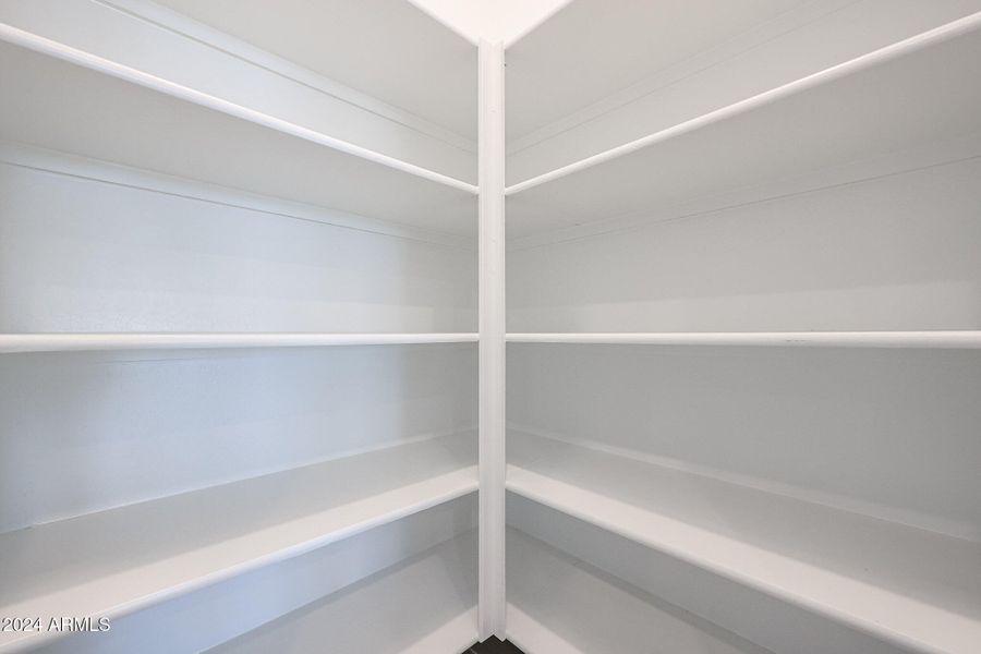 Corner walk-in pantry