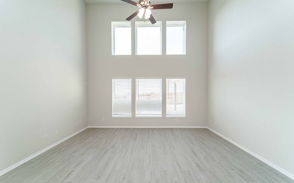 Spacious, unfurnished interior of a new home in River Ranch Meadows, Dayton (Image 12).