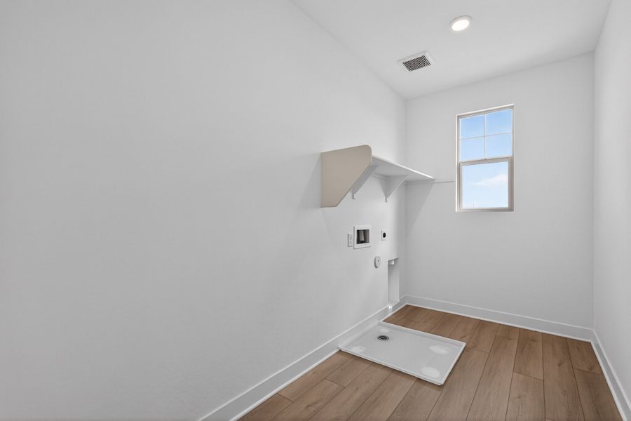 Spacious, unfurnished interior of a new home in Parkside, Avondale (Image 23).