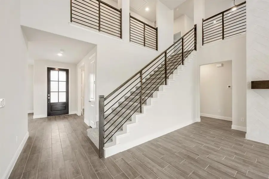 Spacious, unfurnished interior of a new home in Sunrise at Garden Valley, Waxahachie (Image 34).