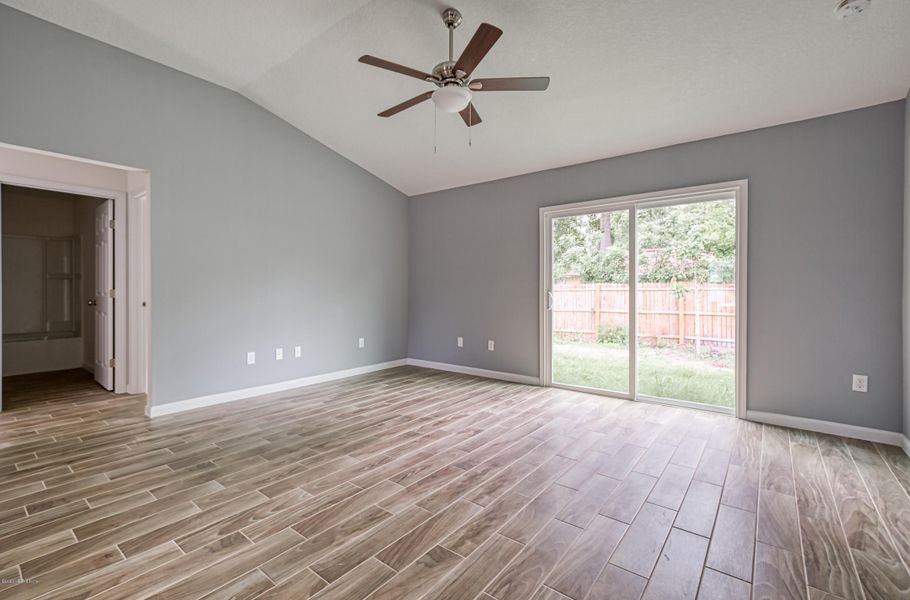 Spacious, unfurnished interior of a new home in , Jacksonville (Image 22).