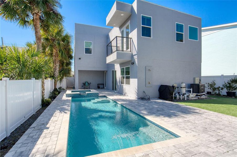 Exterior details and patio area of a home in , Daytona Beach (Image 39).