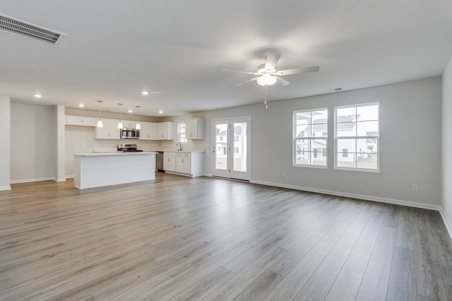 Spacious, unfurnished interior of a new home in Winston Point, Gilbert (Image 17).
