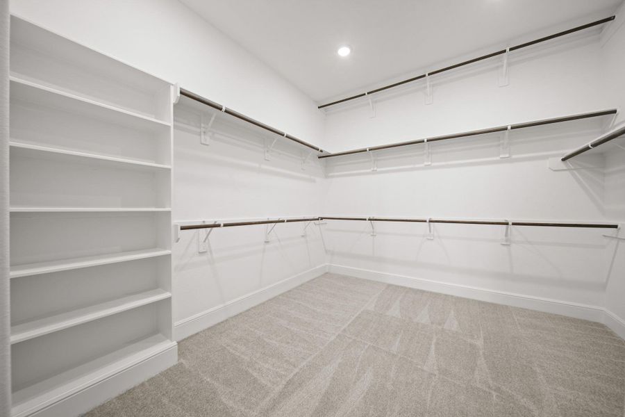 Spacious, unfurnished interior of a new home in Valencia 70', Manvel (Image 13).