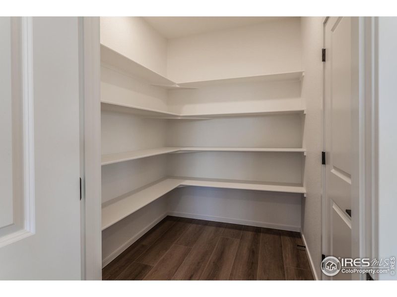 EXAMPLE PHOTO: PANTRY