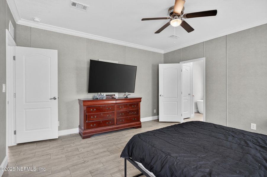 Furnished interior view inside a new home in , Middleburg (Image 13).