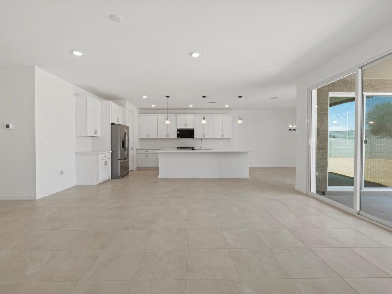 Spacious, unfurnished interior of a new home in Rancho Mirage Signature Series, Maricopa (Image 18).