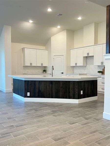 Furnished interior view inside a new home in , Rosharon (Image 12).