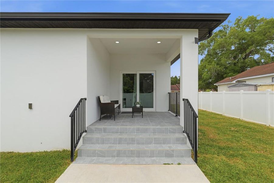 Exterior details and patio area of a home in , Tampa (Image 28).