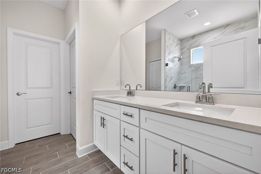 Furnished interior view inside a new home in Cape Coral, Cape Coral (Image 8).