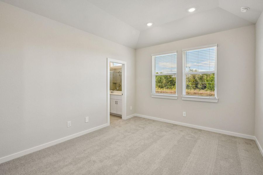 Spacious, unfurnished interior of a new home in Kemah Crossing - City Series, Kemah (Image 23).