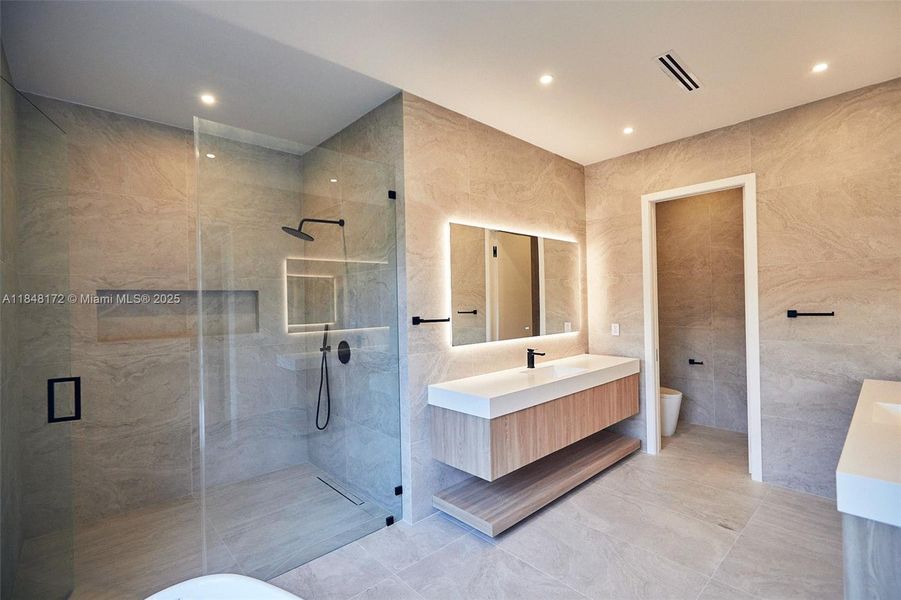 Furnished interior view inside a new home in , Coral Gables (Image 14).