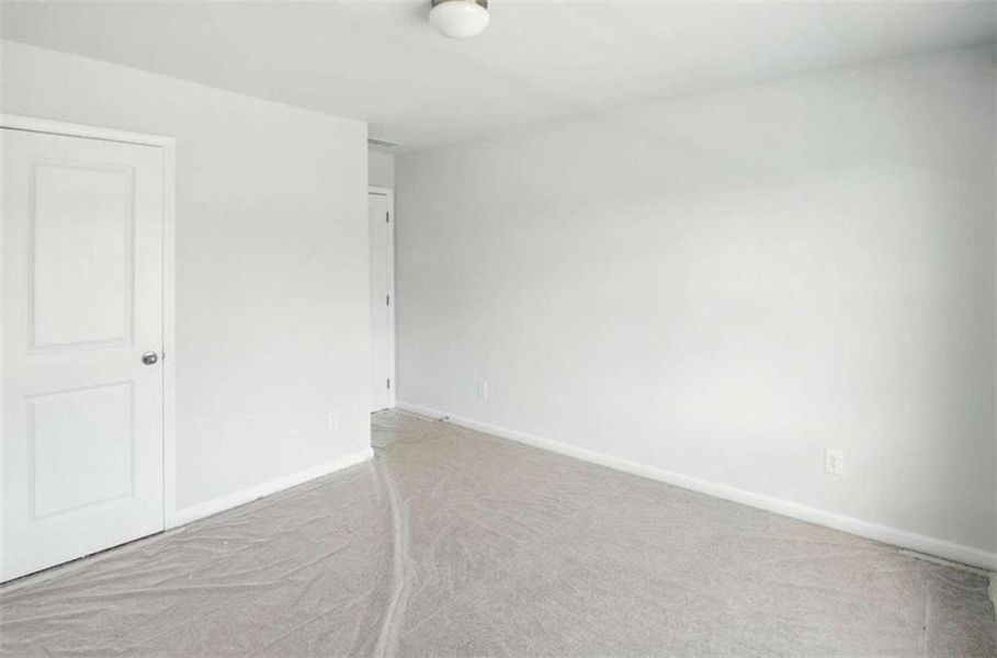 Spacious, unfurnished interior of a new home in Creekside Landing, Dallas (Image 28).