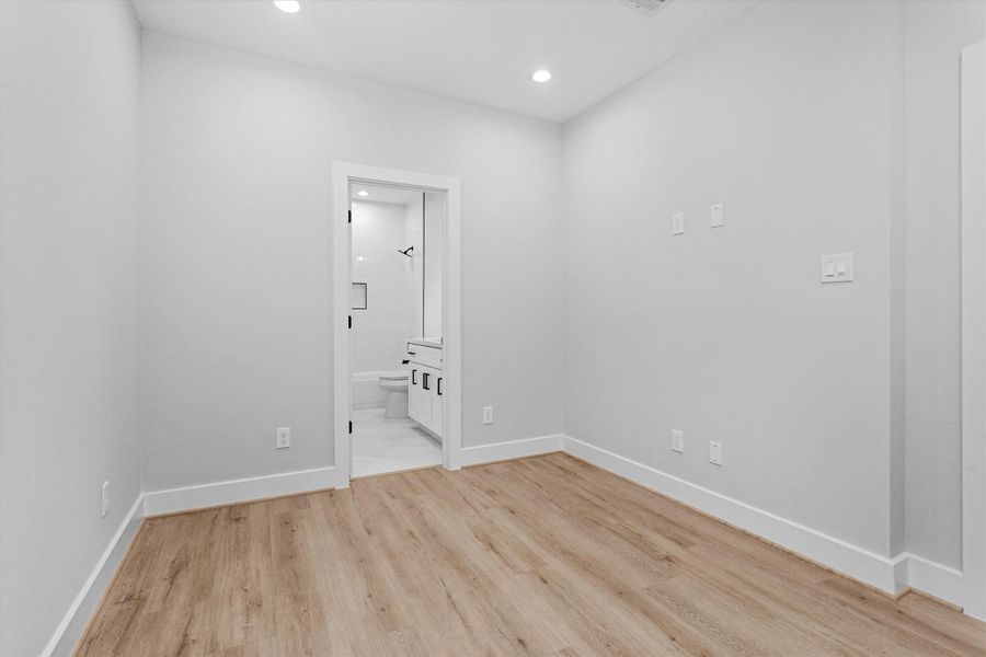 Spacious, unfurnished interior of a new home in , Houston (Image 23).