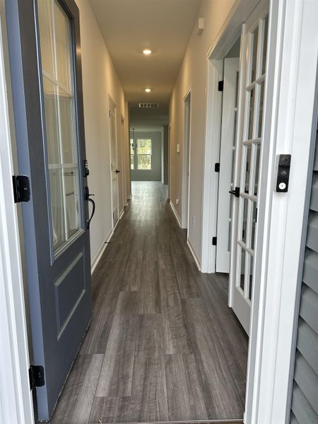Spacious, unfurnished interior of a new home in Oak Hollow, Longs (Image 9).