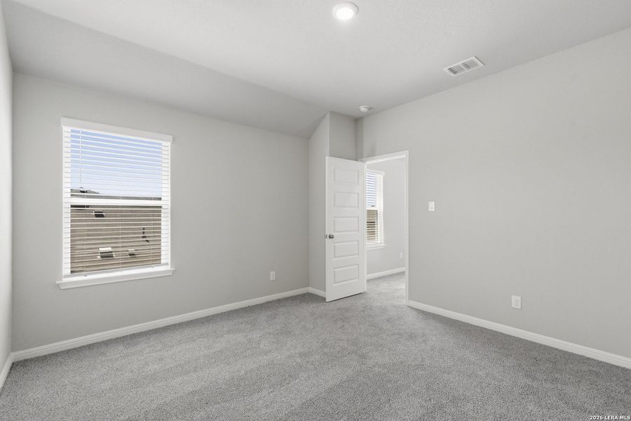 Spacious, unfurnished interior of a new home in Cinco Lakes, San Antonio (Image 14).