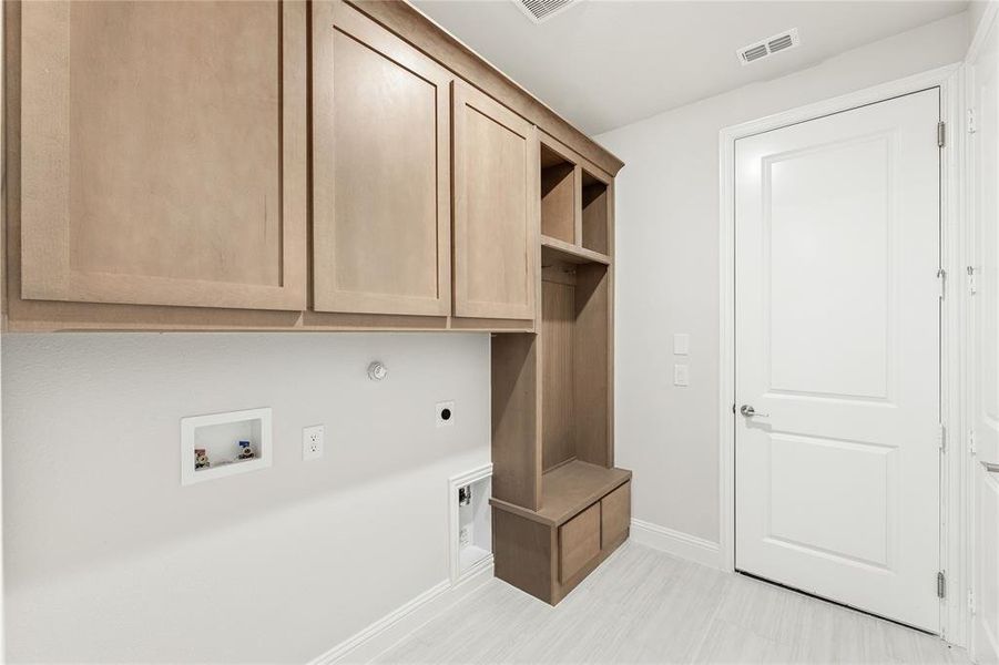 Furnished interior view inside a new home in Chaparral Park, Oak Point (Image 11). Furnished interior view inside a new home in Chaparral Park, Oak Point (Image 11).