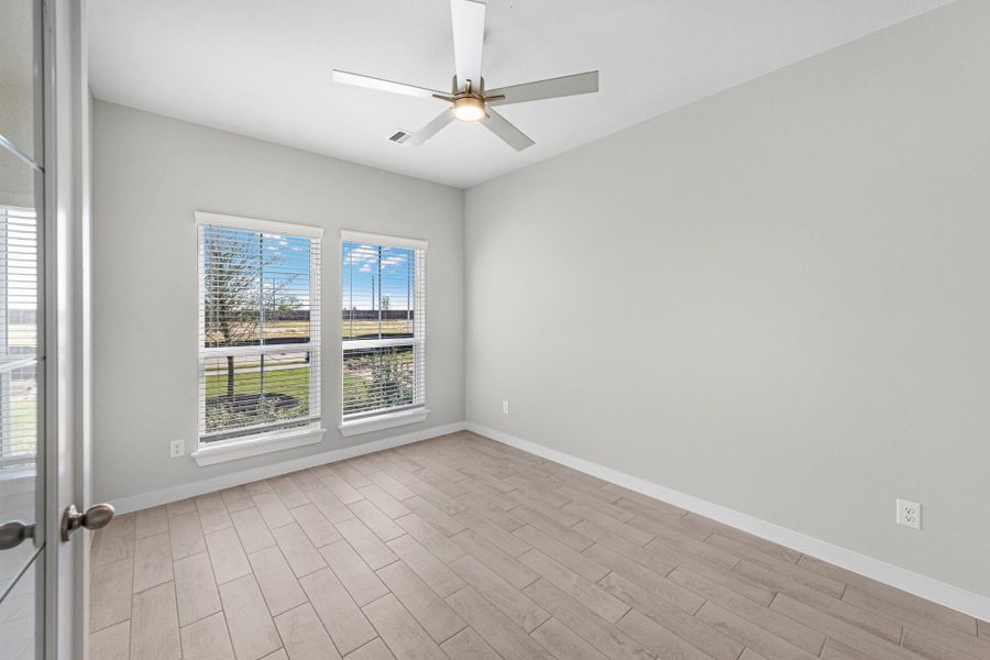 Spacious, unfurnished interior of a new home in Sunterra Lakes, Fulshear (Image 25).