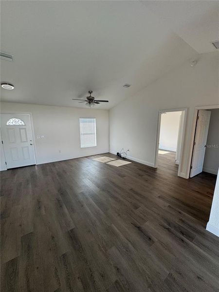 Spacious, unfurnished interior of a new home in , Ocala (Image 8).