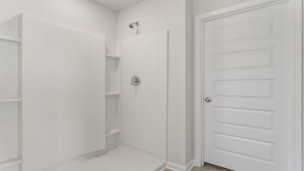 Spacious, unfurnished interior of a new home in Sunny Hills, Chipley (Image 19).