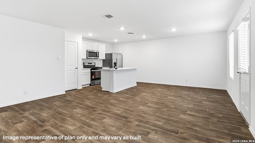 Spacious, unfurnished interior of a new home in Blue Ridge Ranch, San Antonio (Image 26).