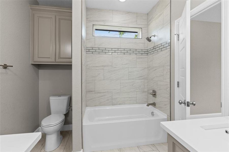 Furnished interior view inside a new home in , Cleburne (Image 8).