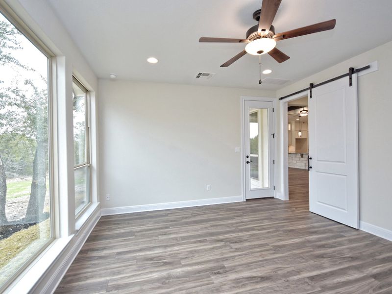 Representative unfurnished interior of a home built from the San Simeon I by Giddens Homes in Clearwater Ranch, Liberty Hill (Image 368).